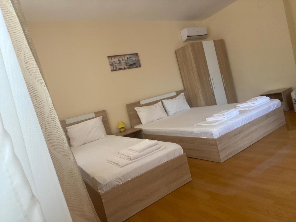 Guest Rooms Soleo Balchik Esterno foto