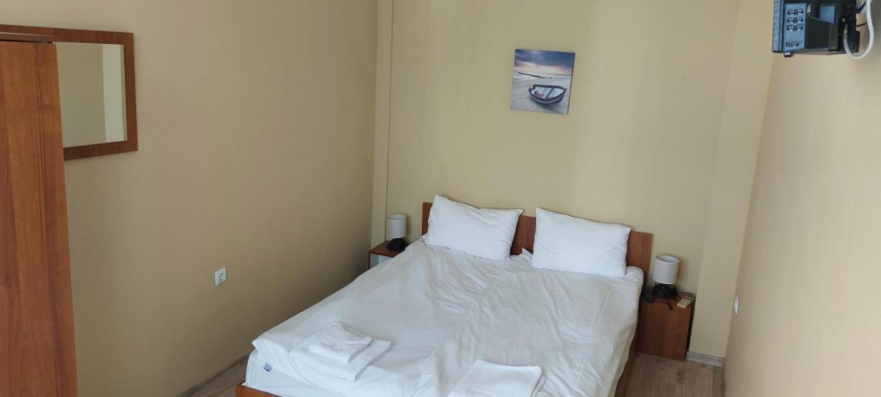 Guest Rooms Soleo Balchik Esterno foto