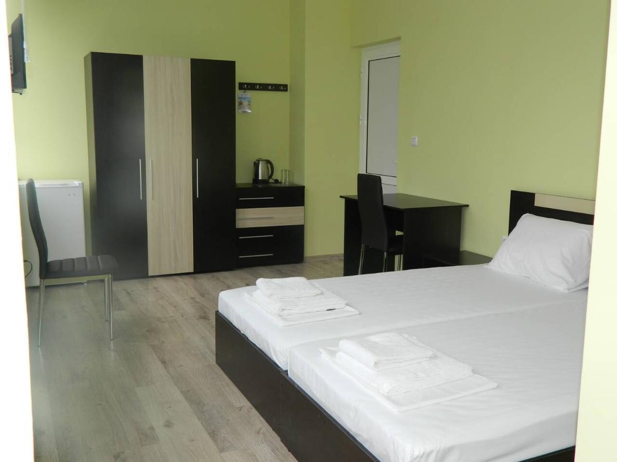 Guest Rooms Soleo Balchik Esterno foto
