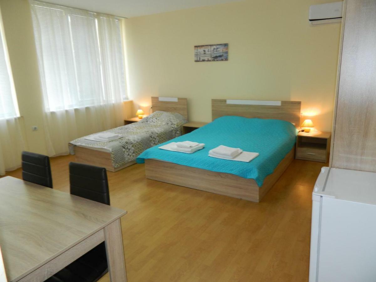 Guest Rooms Soleo Balchik Esterno foto