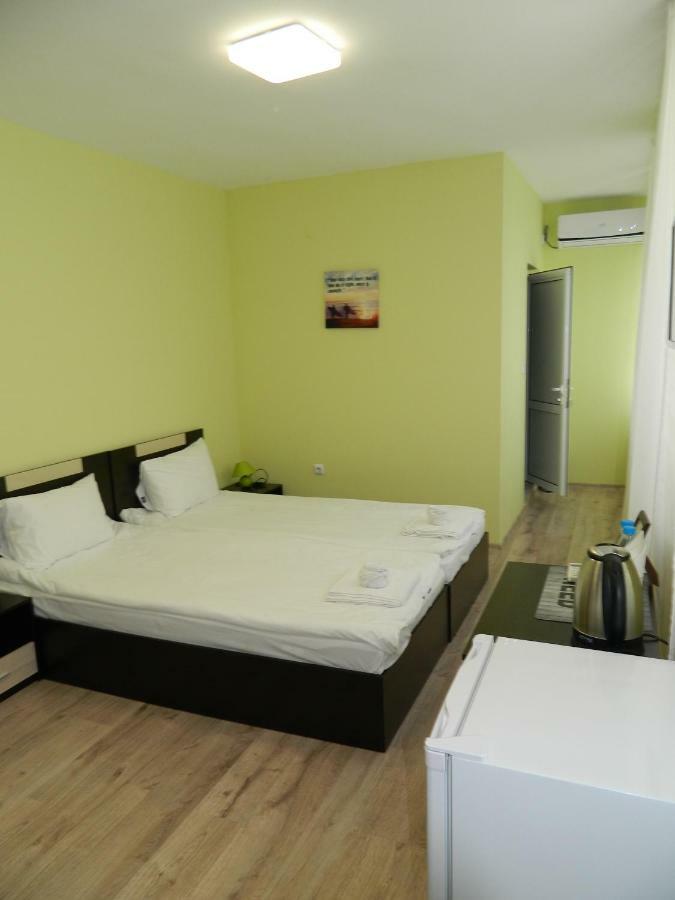 Guest Rooms Soleo Balchik Esterno foto